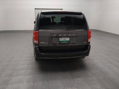 Used 2019 Dodge Grand Caravan SXT w/ Blacktop Package FWD image 6