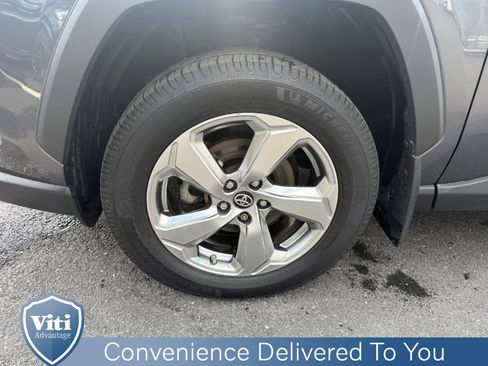 Used 2019 Toyota RAV4 Limited image 12