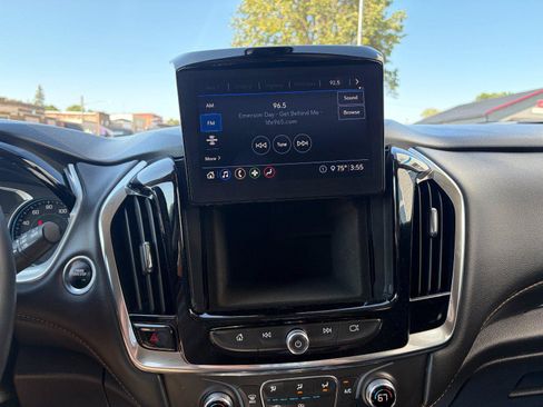Used 2021 Chevrolet Traverse LT AWD/4WD image 14
