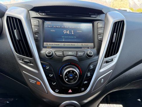 Used 2016 Hyundai Veloster image 31