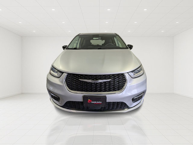 Used 2024 Chrysler Pacifica Touring-L FWD image 2