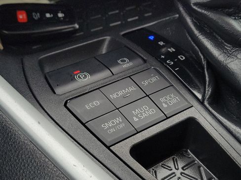 Used 2020 Toyota RAV4 XLE Premium image 34