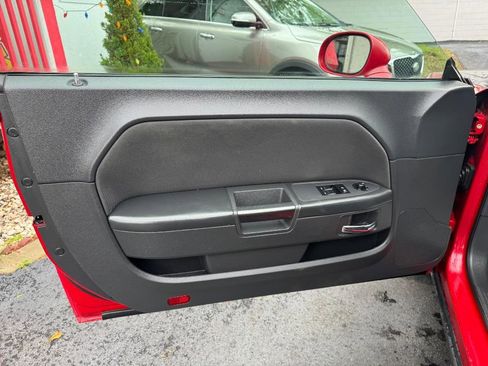 Used 2011 Dodge Challenger RWD image 9