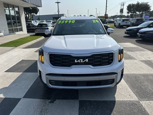 Used 2024 Kia Telluride SX w/ Towing Package FWD image 2