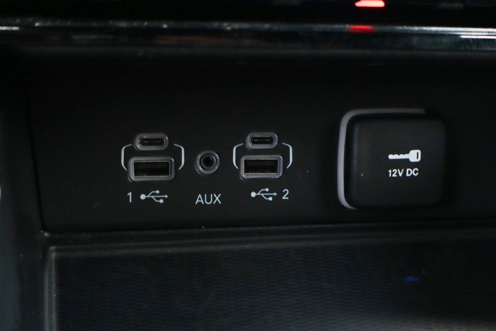 Used 2024 Jeep Grand Cherokee L Altitude AWD/4WD image 36