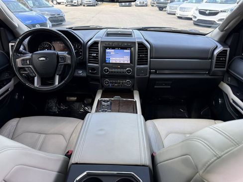Used 2018 Ford Expedition Platinum AWD/4WD image 29