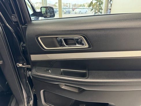 Used 2017 Ford Explorer XLT w/ Equipment Group 202A image 44