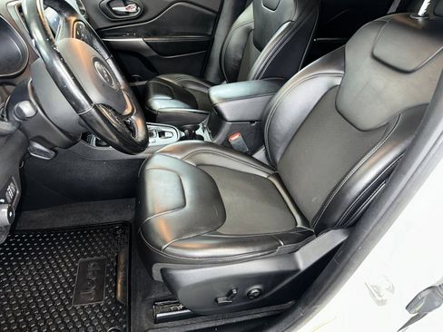 Used 2020 Jeep Cherokee Latitude Plus w/ Cold Weather Group image 5