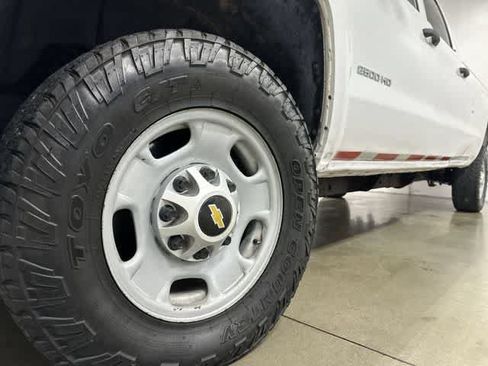 Used 2018 Chevrolet Silverado 2500 W/T w/ Snow Plow Prep Package AWD/4WD image 28