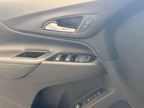Used 2024 Chevrolet Equinox Premier FWD image 26