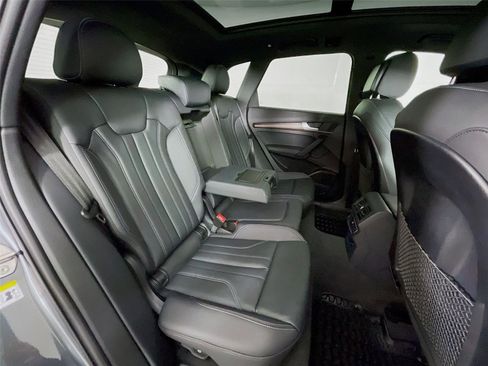 Used 2025 Audi Q5 e Premium Plus w/ Premium Plus Package image 32
