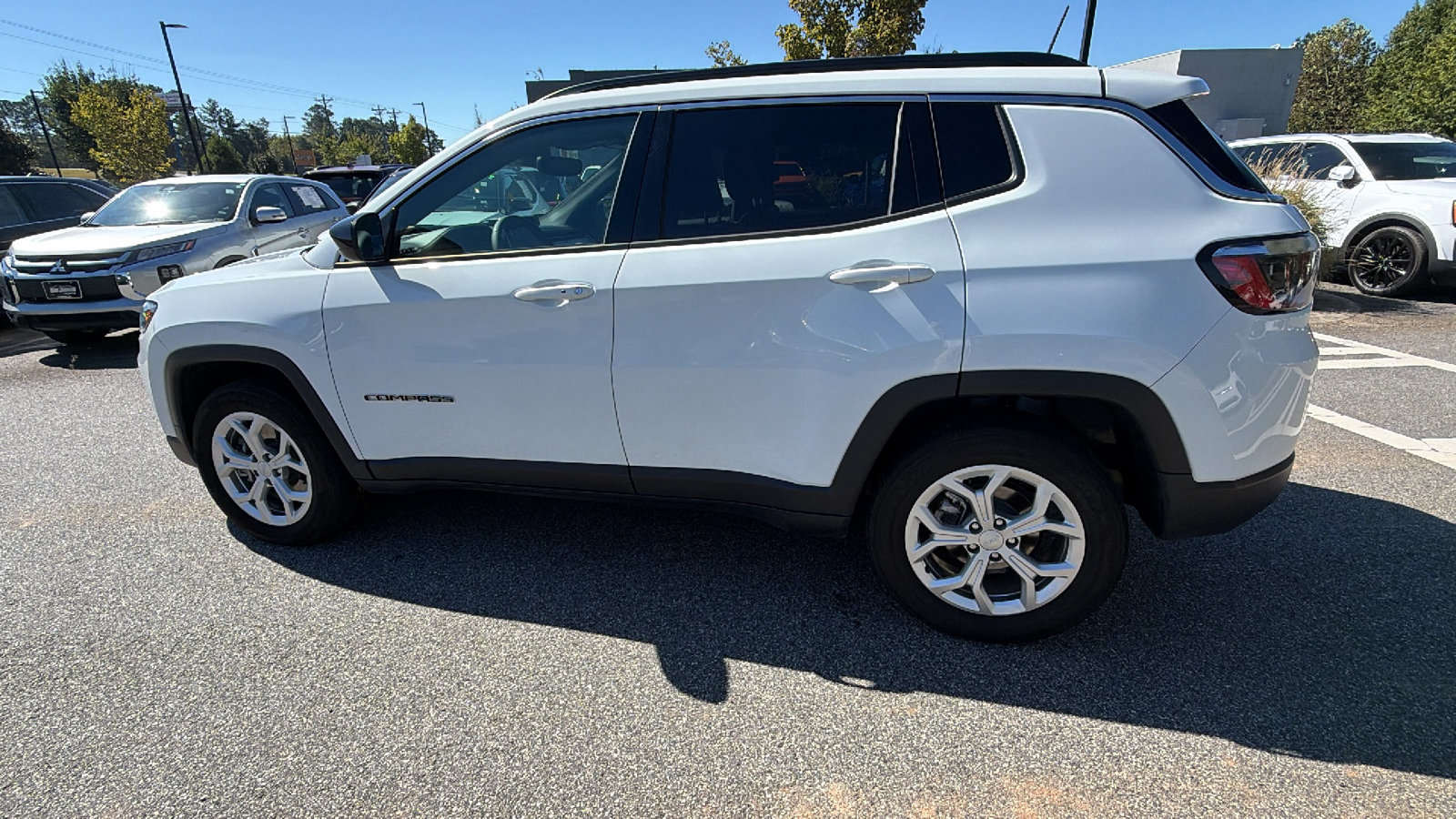 Used 2024 Jeep Compass Latitude AWD/4WD image 11