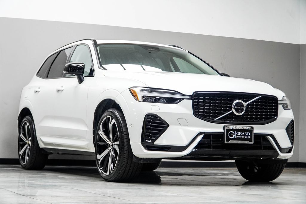 Used 2023 Volvo XC60 T8 Ultimate w/ Climate Package AWD/4WD image 5