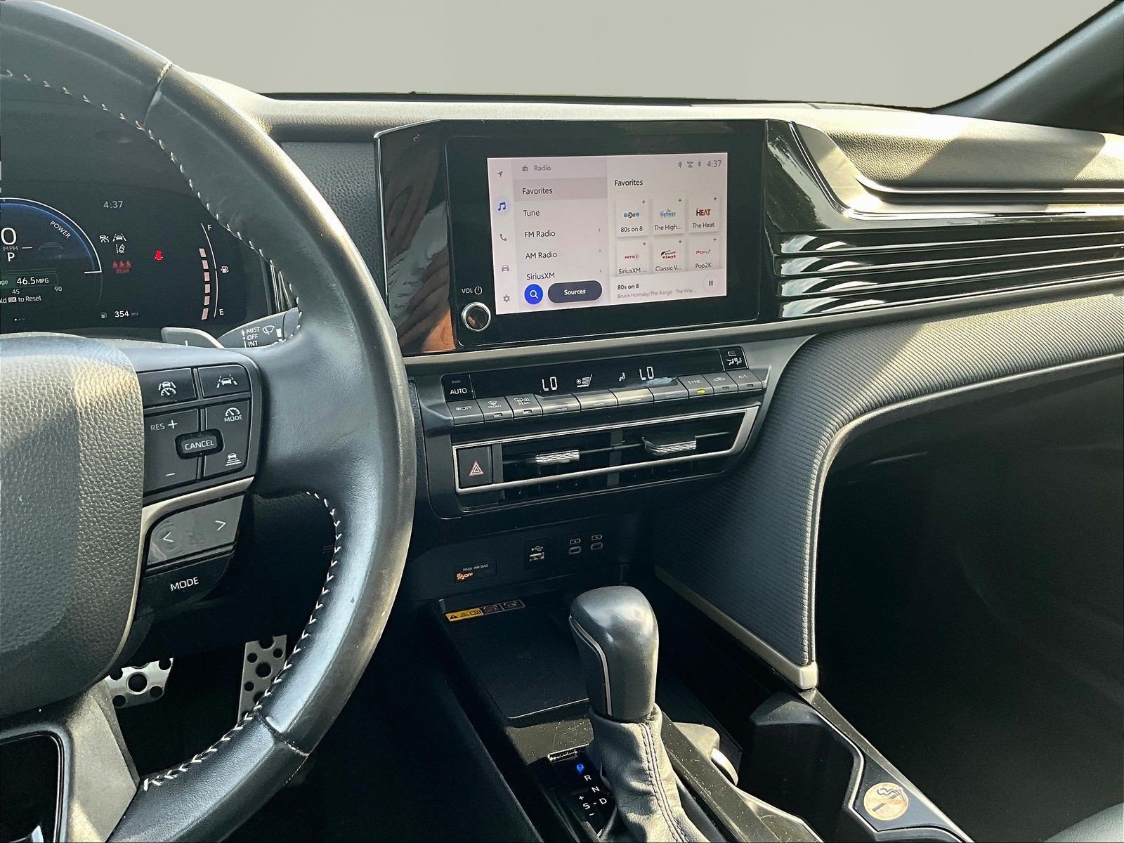 Used 2025 Toyota Camry SE FWD image 9