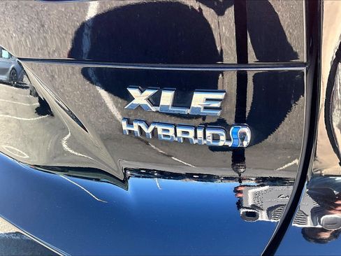 Used 2021 Toyota Venza XLE w/ Softex Package image 8