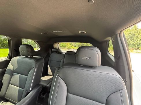 Used 2025 Buick Enclave Sport Touring w/ Power Package FWD image 18