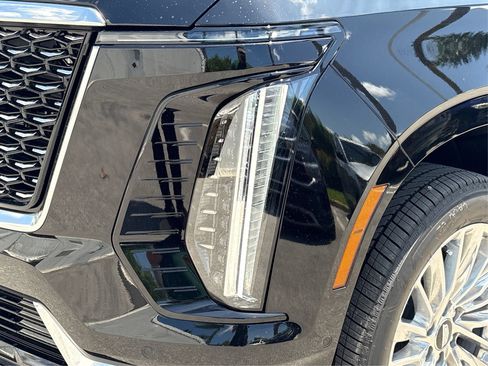 New 2026 Cadillac Escalade ESV Luxury AWD/4WD image 14