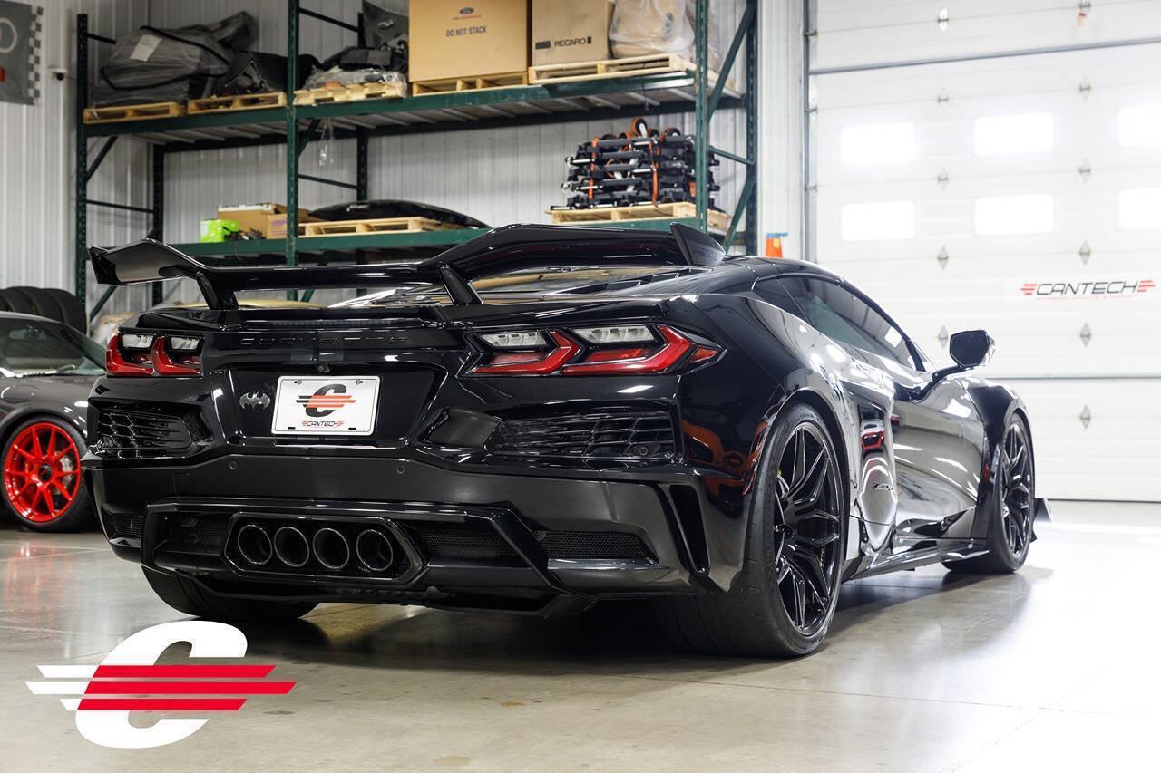 Used 2023 Chevrolet Corvette Z06 w/ Z07 Performance Package RWD image 3