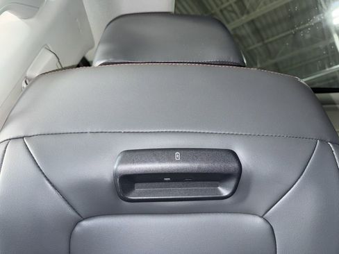 Used 2025 Ford Expedition Active image 34