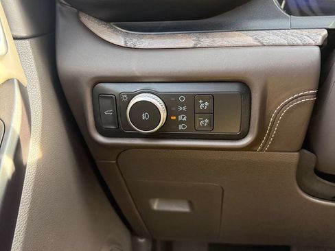 Used 2020 Ford Explorer Platinum w/ Premium Technology Package AWD/4WD image 30