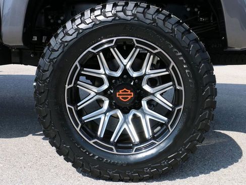 New 2026 Ford F250 Lariat w/ Black Appearance Package image 8