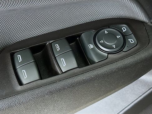 Used 2022 Chevrolet Equinox RS FWD image 19
