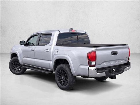 Used 2018 Toyota Tacoma SR5 RWD image 5