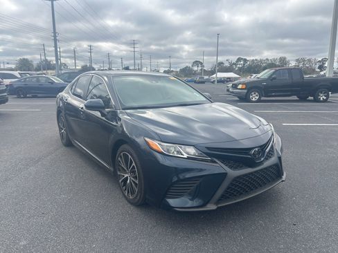 Used 2019 Toyota Camry SE image 1