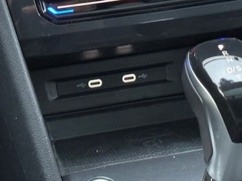 Used 2022 Volkswagen Tiguan SE image 20