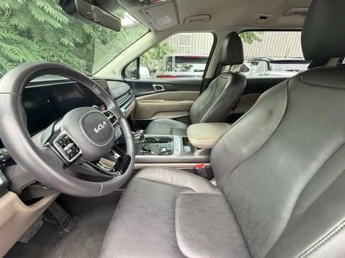 Used 2026 Kia Carnival FWD image 28