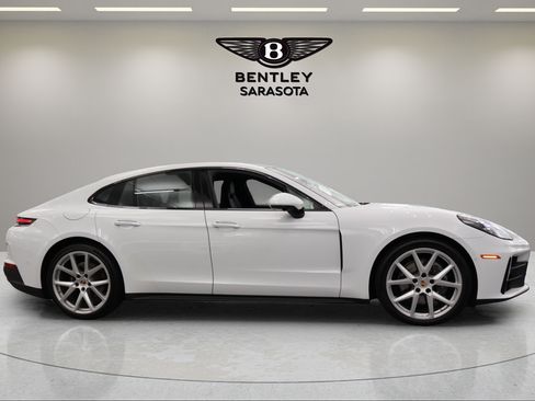 Used 2024 Porsche Panamera image 10