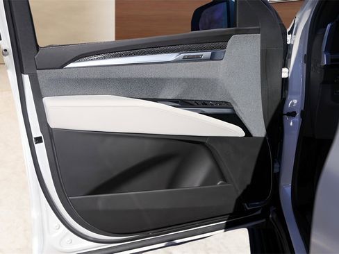 Certified 2025 Cadillac Escalade V w/ LPO, ONYX Package image 22