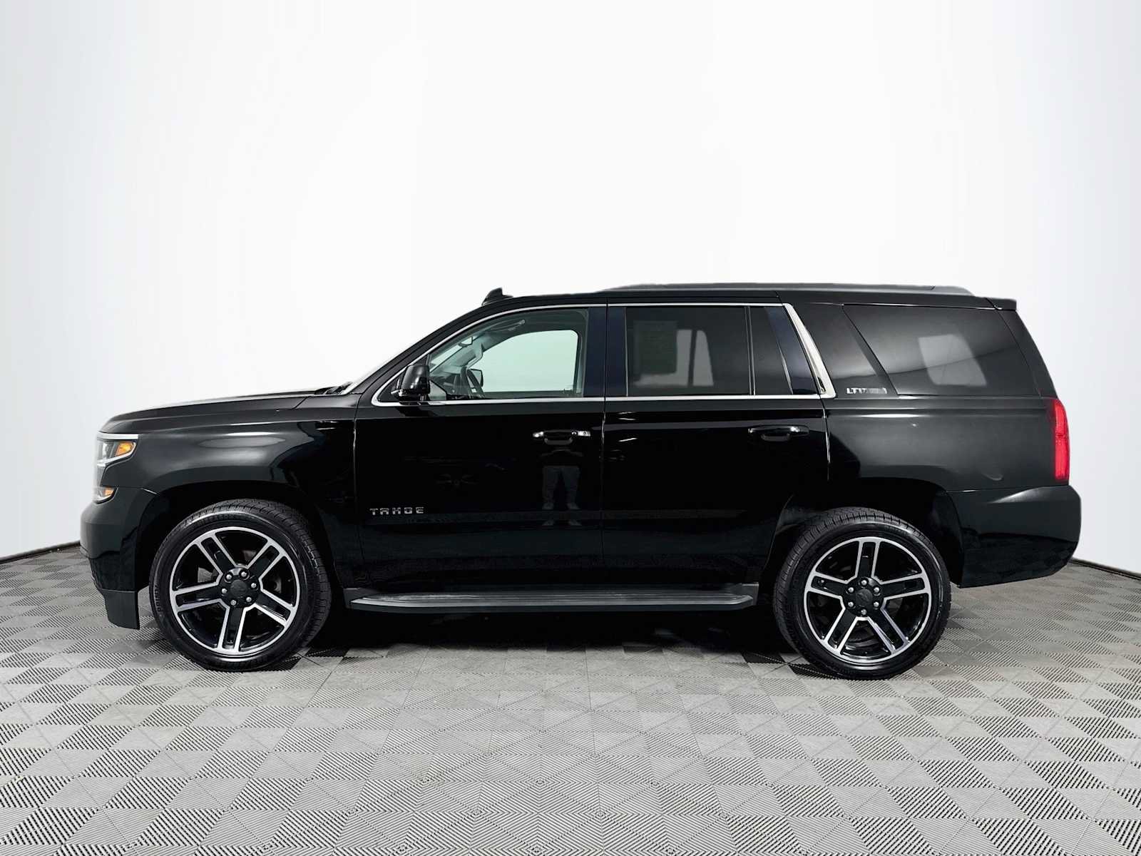Used 2018 Chevrolet Tahoe LT AWD/4WD image 8