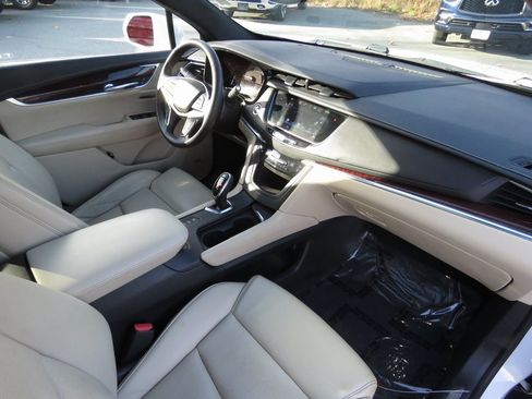 Used 2017 Cadillac XT5 Premium Luxury image 15