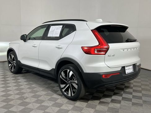 Certified 2025 Volvo XC40 B5 Plus image 8