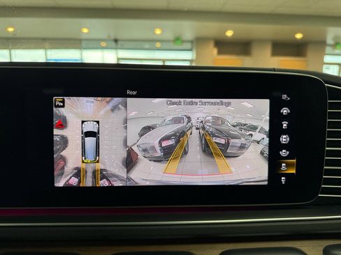 Used 2020 Mercedes-Benz GLS 450 4MATIC image 16