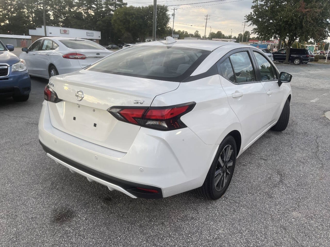 Used 2021 Nissan Versa SV FWD image 4