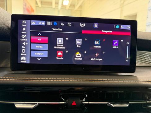 Used 2025 Alfa Romeo Tonale AWD/4WD image 40