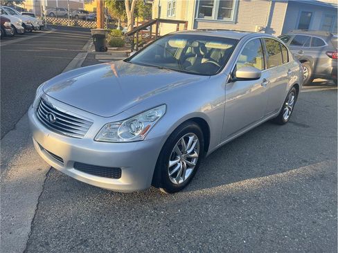 Used 2009 INFINITI G37 Journey w/ Premium Pkg image 3