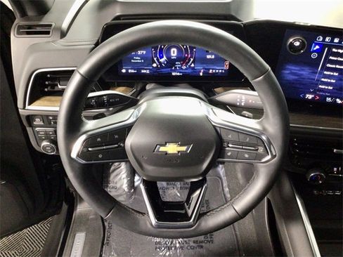 Used 2025 Chevrolet Suburban High Country image 21