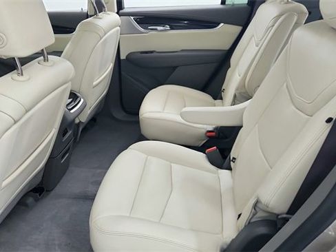 Certified 2022 Cadillac XT6 Premium Luxury image 17