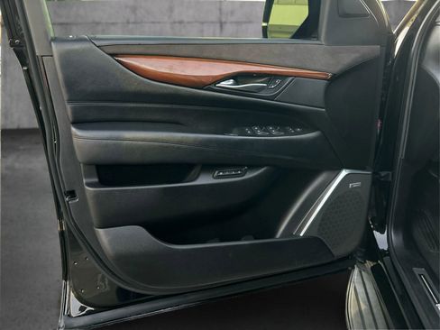 Used 2016 Cadillac Escalade Luxury image 20