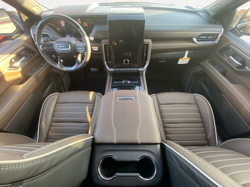 New 2026 GMC Yukon XL Denali Ultimate image 3