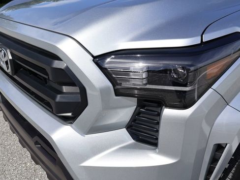 Certified 2025 Toyota Tacoma SR5 image 3