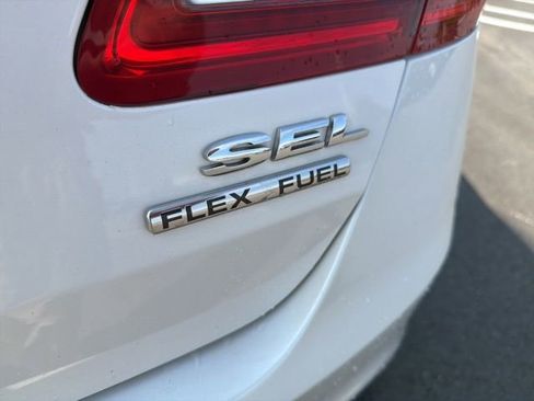 Used 2018 Ford Taurus SEL w/ Equipment Group 201A FWD image 9