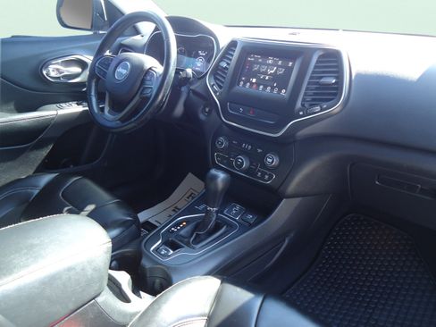 Used 2020 Jeep Cherokee Latitude Plus w/ Cold Weather Group AWD/4WD image 27