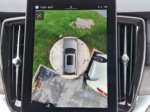 New 2025 Volvo XC90 T8 Plus image 16