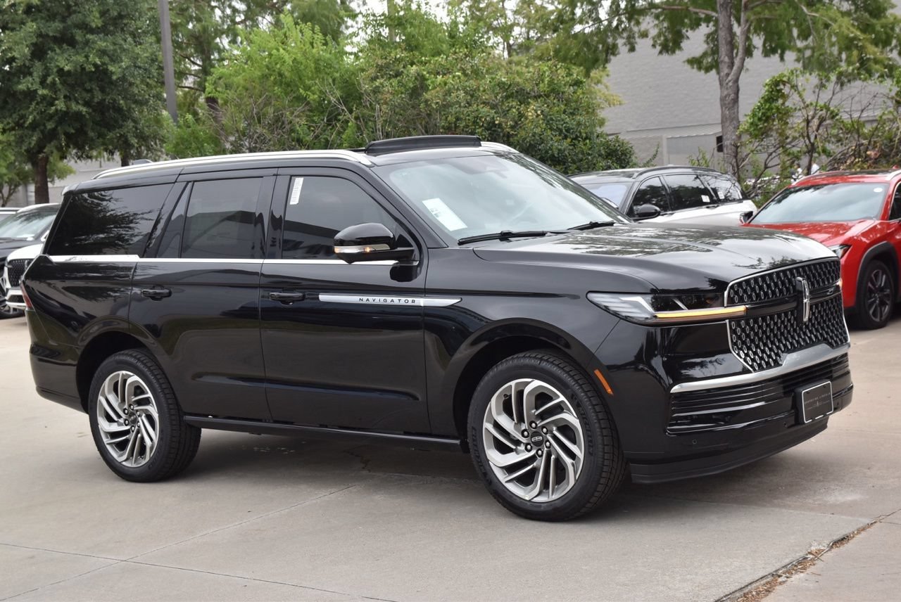 New 2027 Lincoln Navigator Reserve AWD/4WD image 4