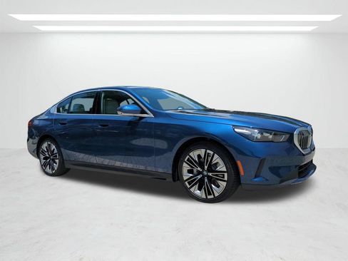 New 2027 BMW 530i RWD image 2