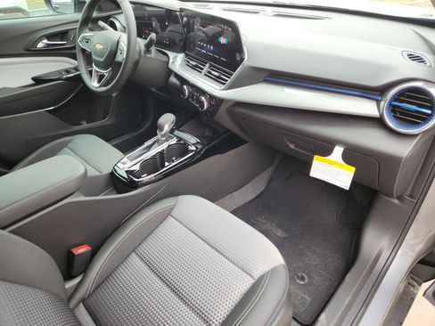 New 2025 Chevrolet Trax LT w/ Driver Confidence Package FWD image 57